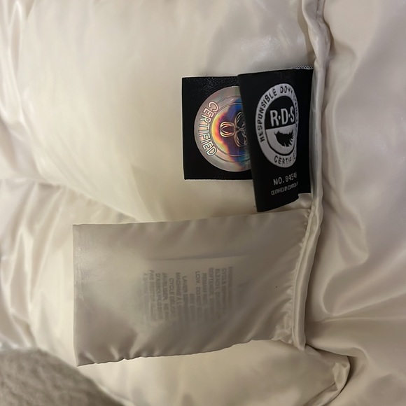 Aritzia SUPERPUFF - Picture 9 of 10